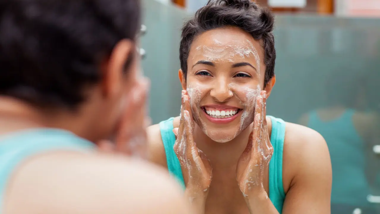 Ini yang Terjadi Kalau Kamu Cuci Muka Pakai Sabun Mandi