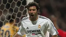 Karier Figo terus bersinar selama lima tahun merumput di Real Madrid. Pemain gelandang ini mencetak 66 gol dan 89 assist dari 336 pertandingan dan memenangi tujuh trofi bersama Real Madrid. (AFP/Javier Soriano)