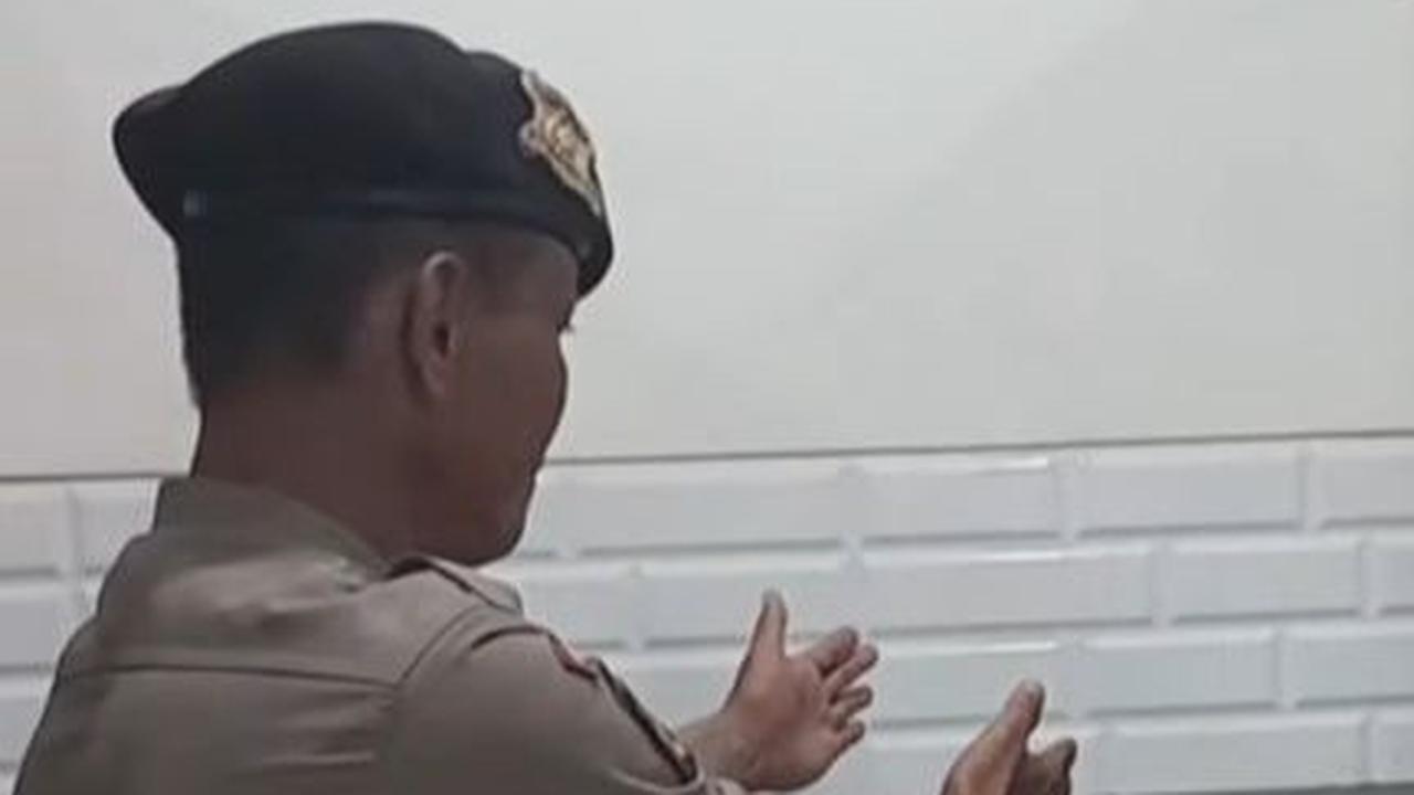 Aksi Aiptu Supriyanto ini pun menyita perhatian masyarakat, utamanya para pemudik yang sedang beristirahat di rest area setempat. Bahkan, banyak yang kagum dan tersanjung serta mengucapkan terima kasih atas tindakannya.<br>