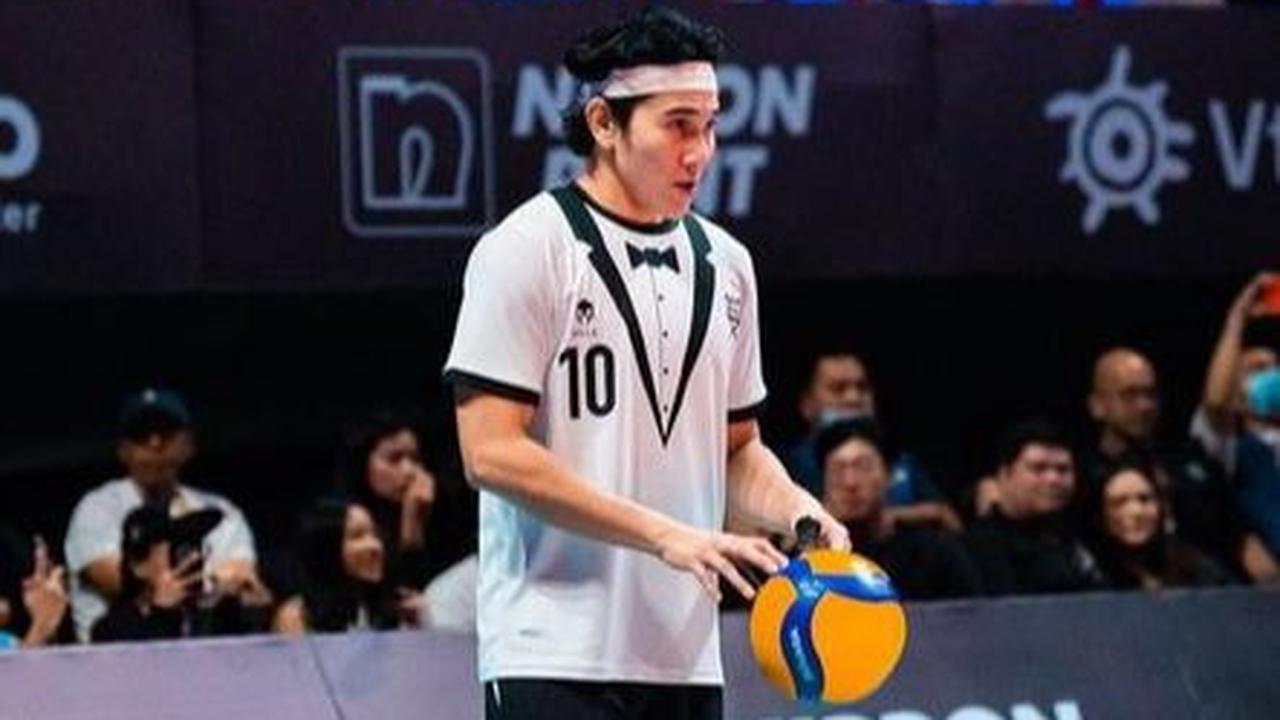 8 Foto Vino G Bastian Disebut Hot Daddy, Main Bola Voli Curi  Perhatian Penonton