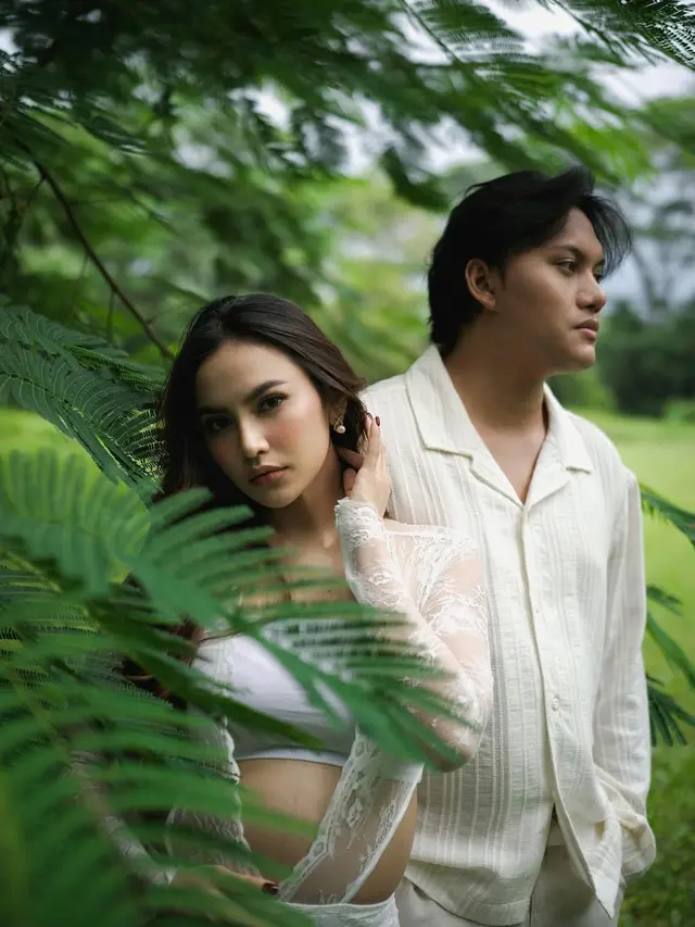 Pesona Mahalini Umumkan Kehamilan, Tampil Memesona dengan Busana Serba Putih dalam Maternity Shoot Bersama Rizky Febian