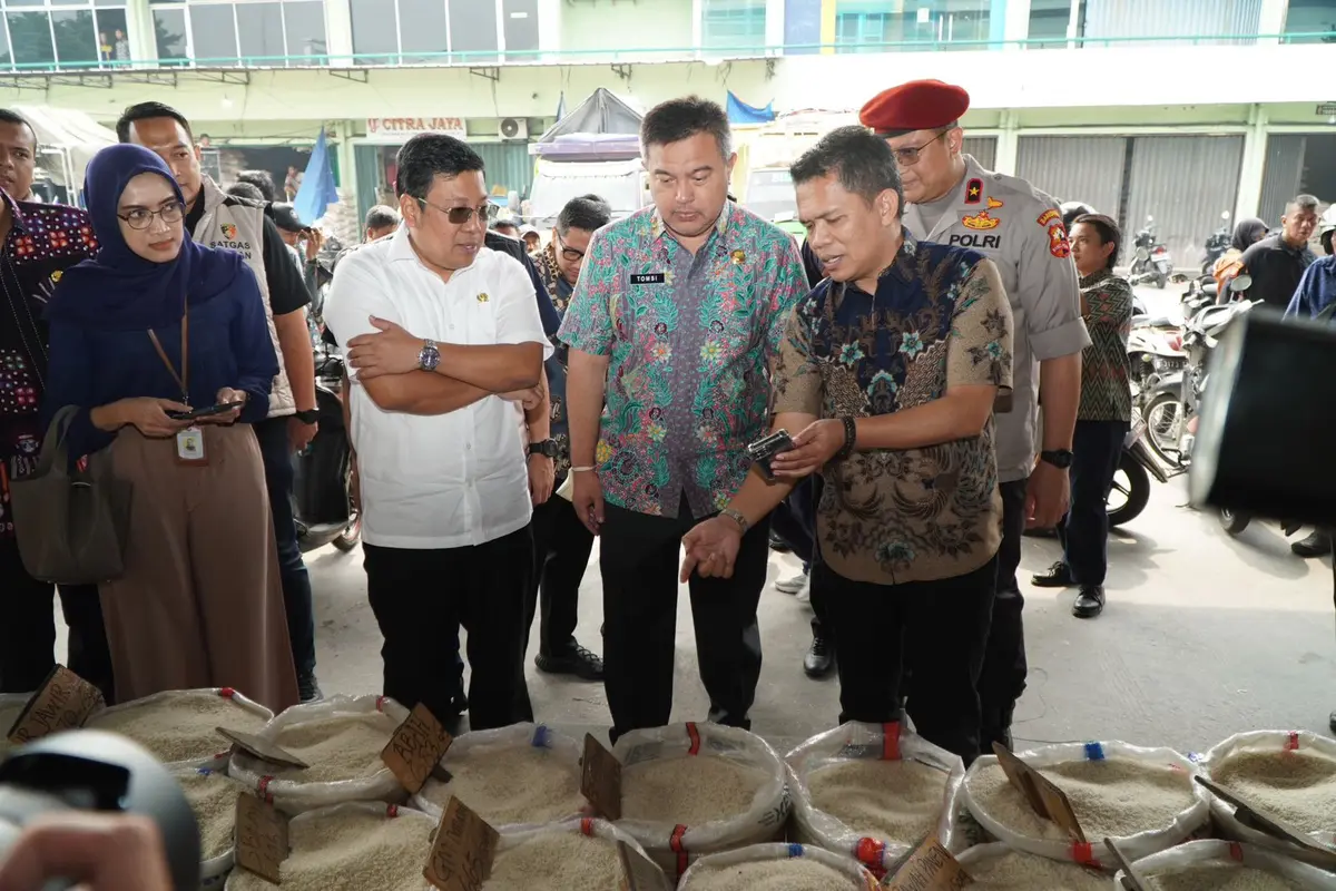Kepala Badan Pangan Nasional (NFA) Arief Prasetyo Adi melakukan kunjungan Pasar Induk Beras Cipinang (PIBC)
