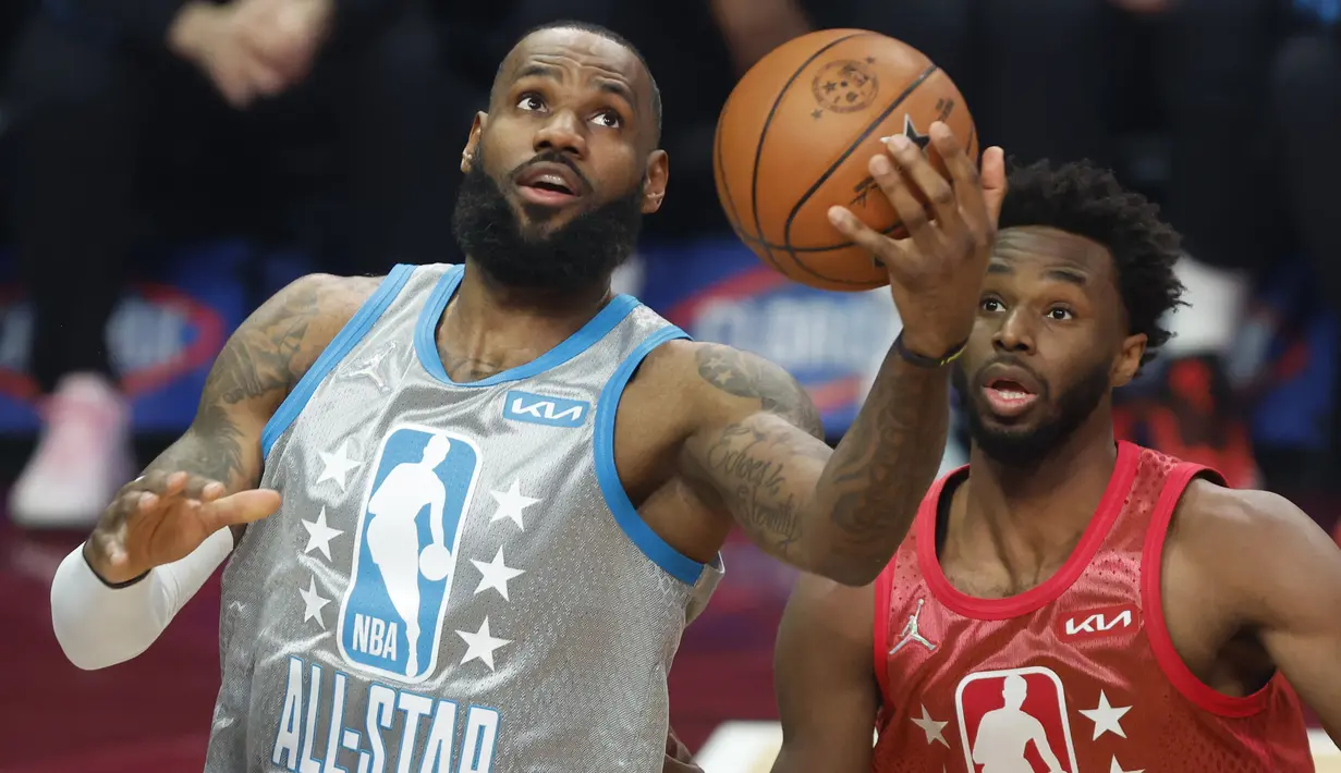 Laga NBA All-Star Game 2022 yang merupakan edisi ke-71 digelar di Rocket Mortgage FieldHouse, Cleveland, Ohio, Senin (21/2/2022) pagi WIB. Laga yang mempertemukan Tim Lebron kontra Tim Durant diawali dengan penampilan meyakinkan dari Tim Lebron. (AP/Ron Schwane)