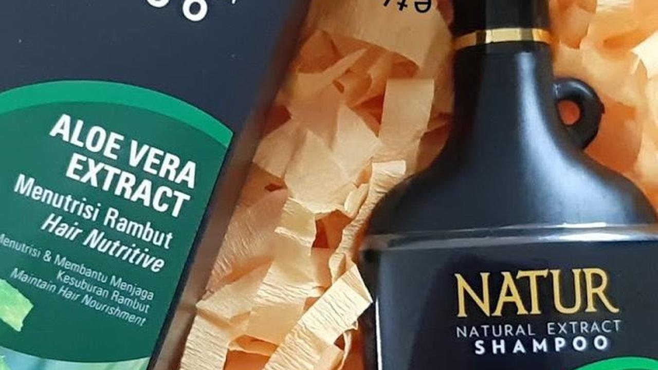 2. Natur Natural Extract Shampoo Aloe Vera<br>