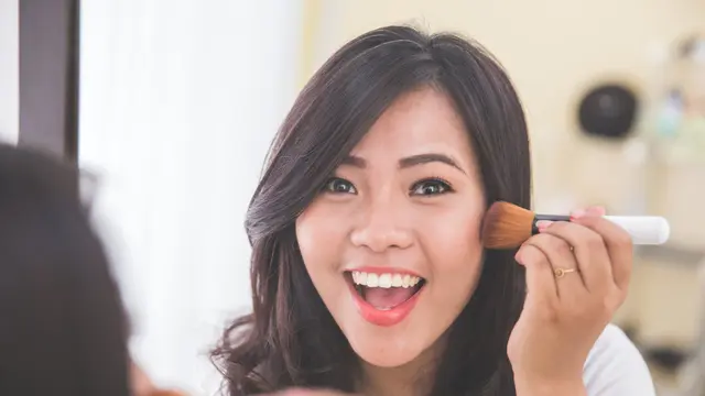 Make Up Favorit Ternyata Bisa Menyempurnakan Mood Jalani Hari, Nggak Percaya?