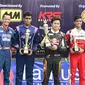 Meski sempat start di posisi buncit, pengalaman membawa Senna Noor (tengah) jadi juara di kelas DD2 AMC Malaysia (istimewa/Liputan6.com)