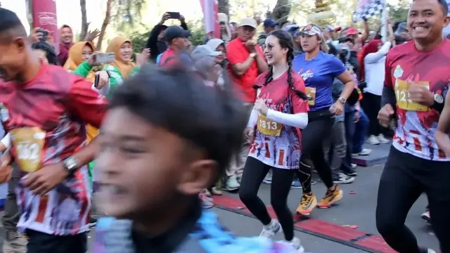 Potret Arumi Bachsin Ikut Ramaikan Bromo Marathon