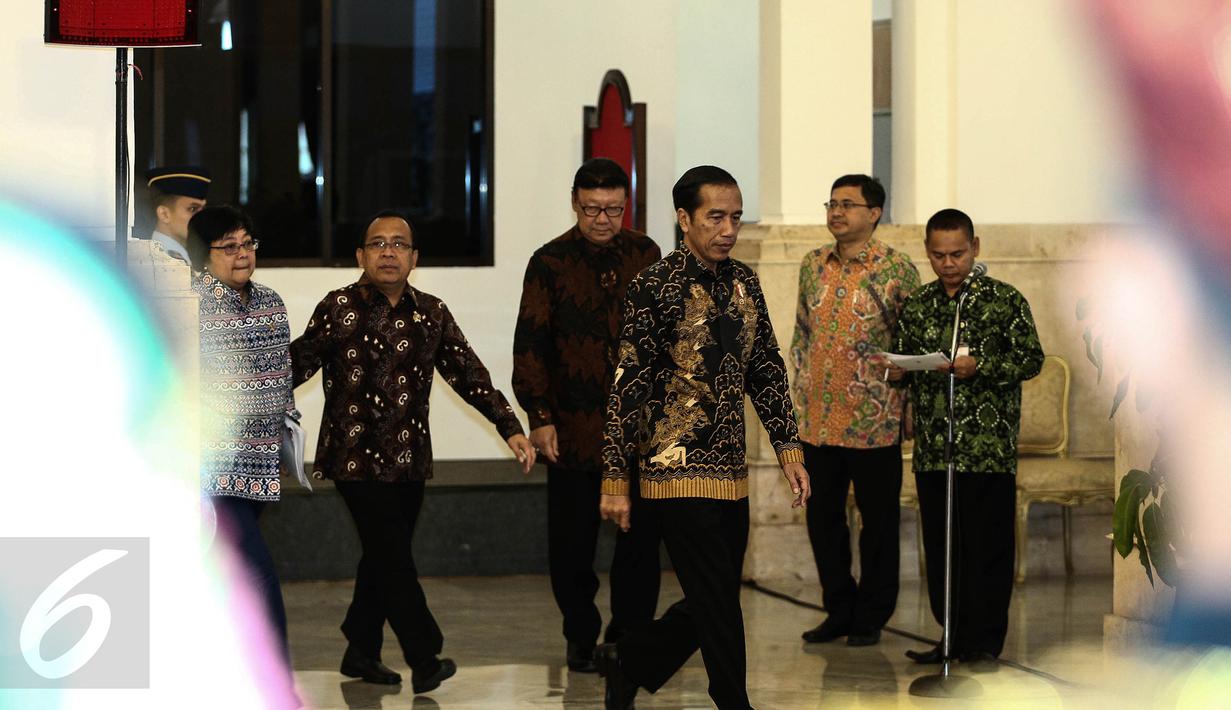 Presiden Joko Widodo hadir dalam pencanangan pengakuan hutan adat di Istana Negara, Jakarta, Jumat (30/12). Pencanangan dilakukan untuk menunjukan kebhinekaan bangsa Indonesia. (Liputan6.com/Faizal Fanani)
