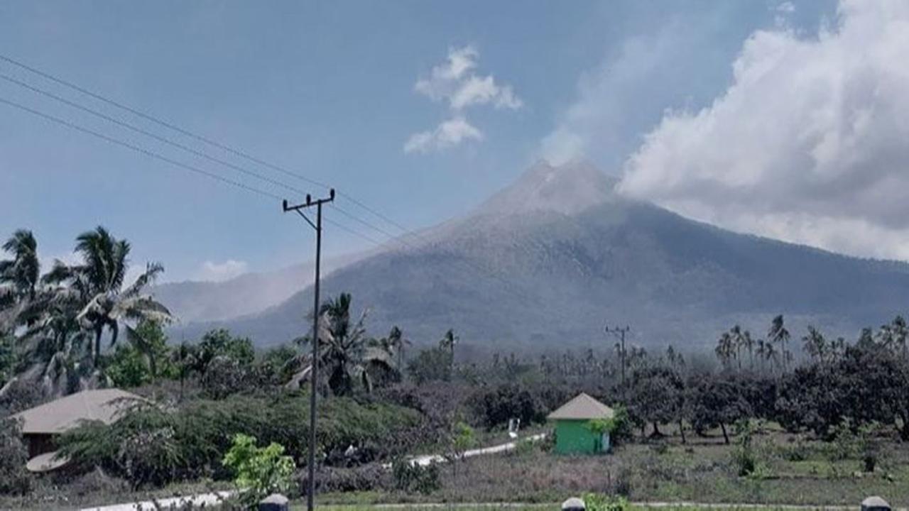 Ini Penyebab Tim Evakuasi Sulit Relokasi Warga saat Erupsi Gunung Lewotobi