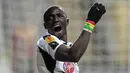 5. Papiss Cisse, pada musim 2011/12, striker Senegal ini berhasil mencetak 13 gol dari 14 penampilan bersama Newcastle. Namun musim selanjutnya dari 36 penampilan hanya delapan gol yang bisa diraihnya. (AFP/Graham Stuart)