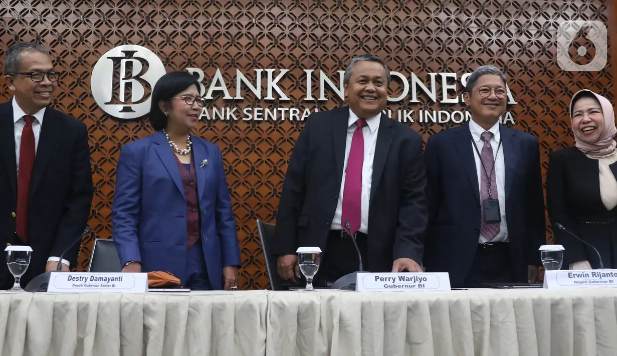 Gubernur Bank Indonesia Perry Warjiyo bersiap menyampaikan hasil Rapat Dewan Gubernur (RGD) Bank Indonesia di Jakarta, Kamis (19/12/2019). RDG tersebut, BI memutuskan untuk tetap mempertahankan suku bunga acuan 7 Days Reverse Repo Rate (7DRRR) sebesar 5 persen. (Liputan6.com/Angga Yuniar)
