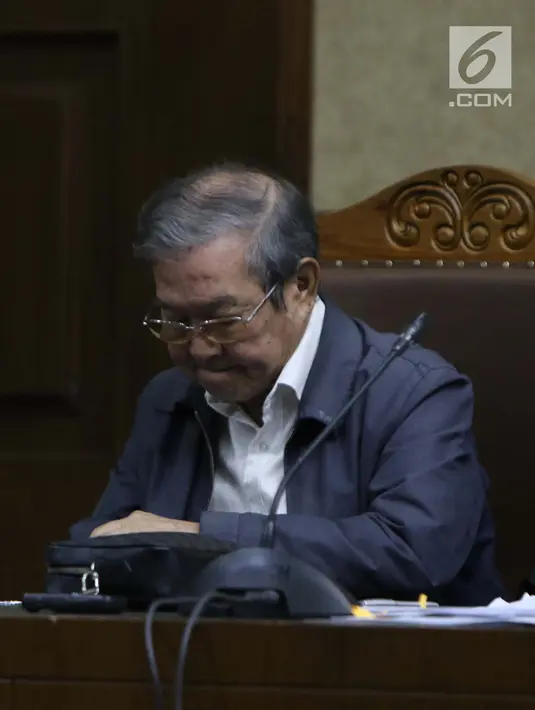 Terdakwa dugaan suap pada hakim Pengadilan Tipikor Medan Merry Purba, Tamin Sukardisaat menjalani sidang lanjutan di Pengadilan Tipikor, Jakarta, Kamis (17/1). Sidang mendengar keterangan saksi. (Liputan6.com/Helmi Fithriansyah)