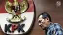 Wakil Ketua KPK Saut Situmorang saat keterangan pers terkait dugaan suap Pejabat Kementerian PUPR di Gedung KPK, Jakarta, Minggu (30/12) dini hari. Suap terkait proyek pembangunan Sistem Pengelolaan Air Minum (SPAM). (Liputan6.com/Johan Tallo)