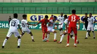 Timor Leste U-19 meraih hasil imbang melawan Myanmar, Senin (2/7/2018) di Stadion Gelora Joko Samudro, Gresik. (Bola.com/Zaidan Nazarul)