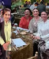 Pernikahan putri Akbar Tandjung jadi parade kebaya yang dikenakan oleh tamu undangan. Termasuk Annisa Pohan, Menpar Widi Wardhana, hingga keponakan Presiden Prabowo. Seperti apa potretnya? [@putri_k_wardhani209 @widi.wardhana]
