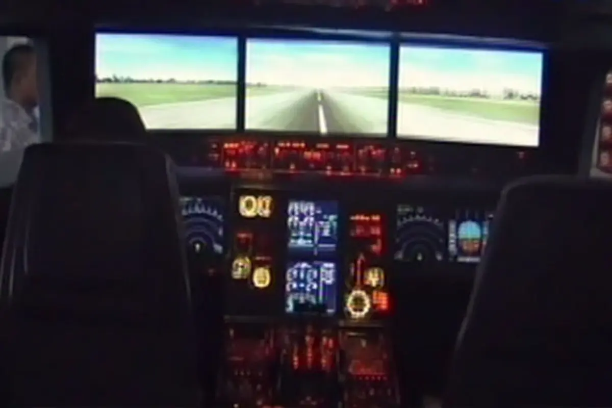 SIMULATOR PESAWAT - Liputan6 Siang