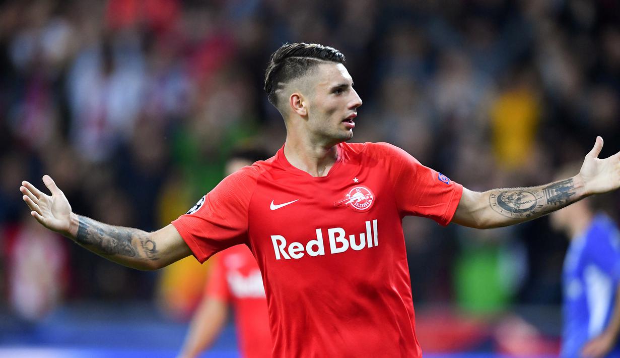 17. Dominik Szoboszlai (RB Salzburg) - Penyerang 19 tahun asal Hunggaria ini menjadi incaran klub top Eropa pada bursa transfer musim ini. Permainan apik Dominik Szoboszlai membuatnya disebut-sebut sebagai Paul Pogba dari Hunggaria. (AFP/Joe Klamar)