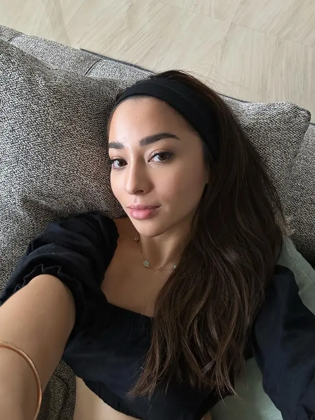 Potret cantik Nikita Willy yang selfie mengenakan baju hitam (Instagram/ nikitawillyofficial94)