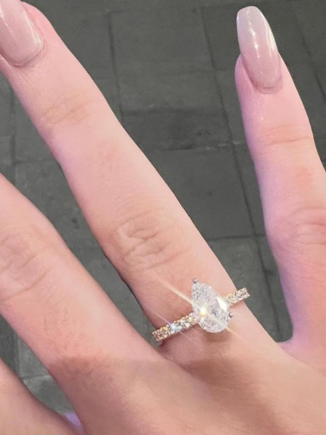 Cincin lamaran Cassandra Lee. (Dok. Instagram @cassandraslee).