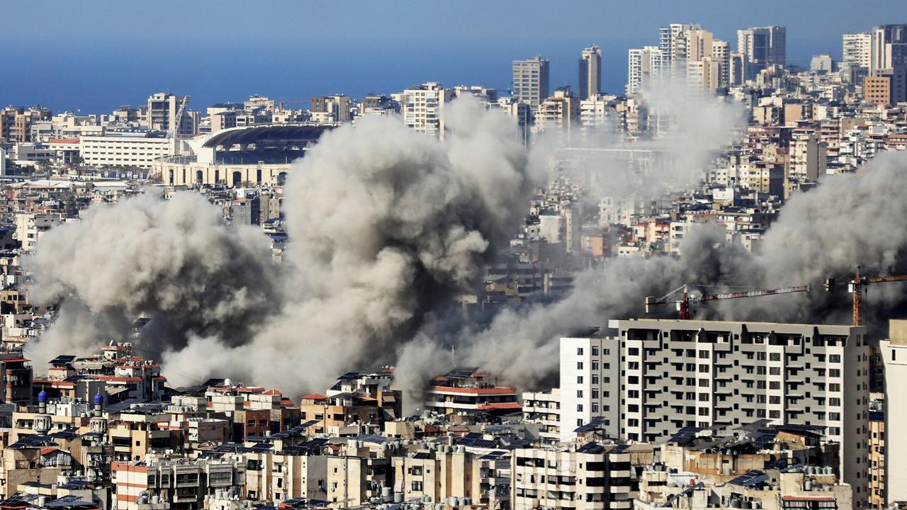 FOTO: Kejam! Tak Sampai Sejam Keluarkan Perintah Evakuasi, Israel Hujani Beirut dengan Bom