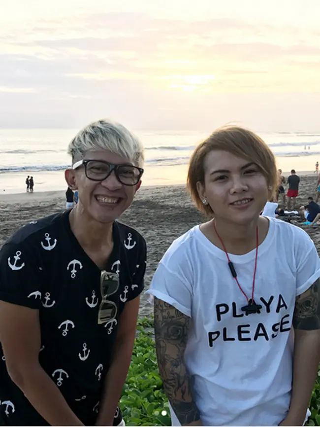 Evelyn mengucapkan terima kasih pada Aming yang telah menjenguk dan memberikan oleh-oleh usai liburan. Evelyn gemas ketika melihat model rambut baru Aming. (Instagram/ev0124)