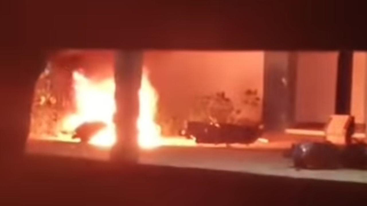 Tawuran di UNM Pecah! Mahasiswa Fakultas MIPA vs Teknik Bentrok Sampai Bakar Motor