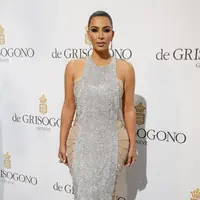Sepertinya, selebriti yang dikenal sebagai ratu selfie di sosial media, Kim Kardashian tengah membuat perubahan kecil pada dirinya. Apakah itu?. (AFP/Bintang.com)