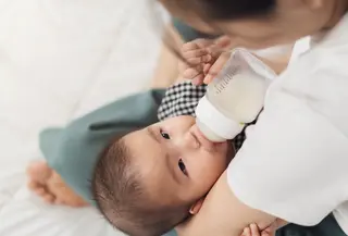 4 Tips agar Ibu Bekerja Tetap Bisa Memberikan ASI Eksklusif./Copyright depositphotos.com/geargodz