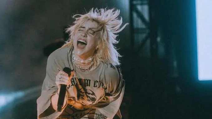 Wow, Kantong Plastik Berisi Napas Billie Eilish Dijual Penggemar Seharga Rp159 Juta