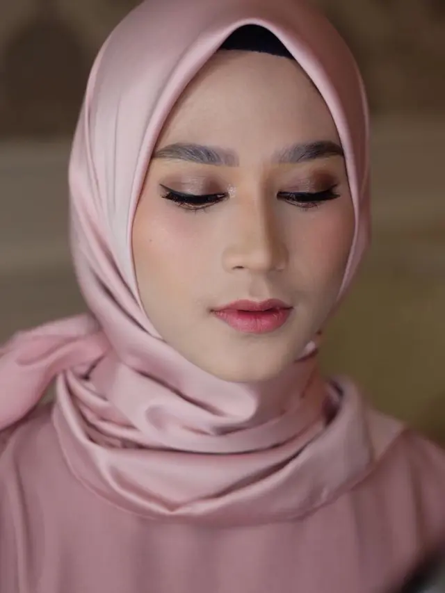 6 Potret Terbaru Sonia Prastika, Pemeran Minah di Mini Series 'Jungkir Balik Dunia Sissy'