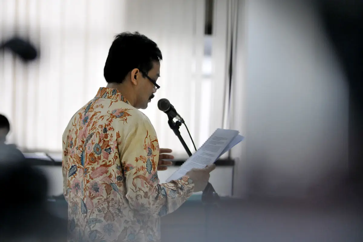 [FOTO] Andi Malarangeng Baca Nota Keberatan Sambil Berdiri