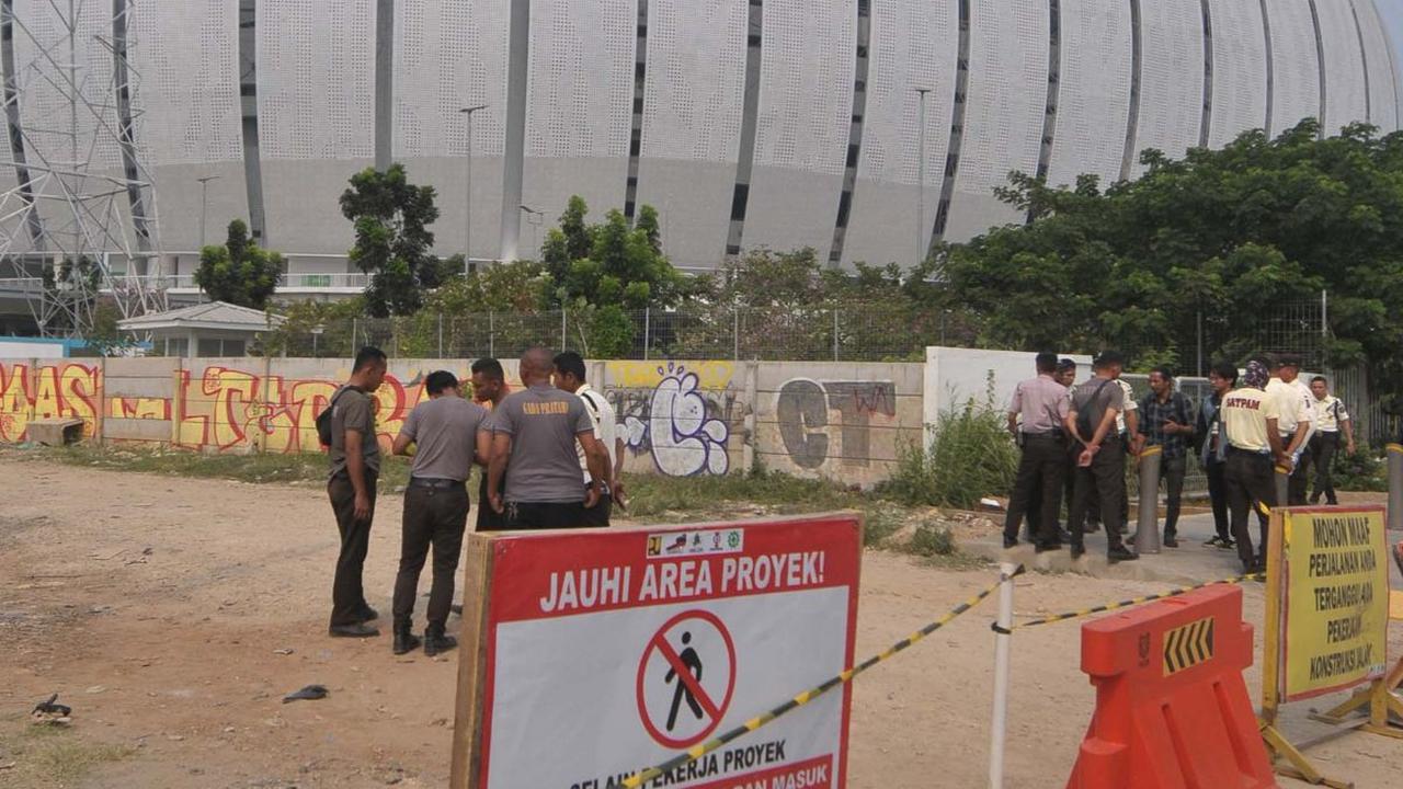 Warga mengungkapkan sejumlah personel sekuriti PT JakPro tiba-tiba menggeruduk Kampung Susun Bayam.&nbsp;Foto: Merdeka.com/Imam Buhori