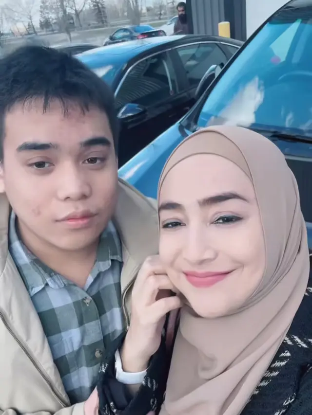 Cindy Fatikasari di Kanada