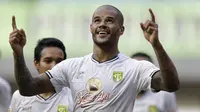 Ekspresi pemain Persebaya Surabaya, David da Silva, setelah membobol gawang Bhayangkara FC pada laga Liga 1 2019 di Stadion Patriot, Bekasi, Sabtu (31/8/2019). (Bola.com/Yoppy Renato)