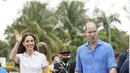 Bahkan ketika di Bahama. Kate juga memadukan sneakers-nya dengan celana pendek dan polo shirt.  [Foto: Instagram/ Kate Middleton]