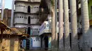 Masjid 1000 Pintu, masjid ini dibangun pertama kali pada tahun 1978. Dinamakan 1.000 pintu karena masjid ini terdiri dari banyak pintu. Untuk masuk ke dalam ruang utama, wisatawan harus melalui banyak pintu yang telah disediakan. (Istimewa)