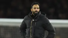Ekspresi kecewa pelatih Manchester United, Ruben Amorim setelah laga lanjutan Liga Inggris 2024/2025 melawan Arsenal di Emirates Stadium, London, Inggris, Kamis (05/12/2024) WIB. (AP Photo/Kirsty Wigglesworth)