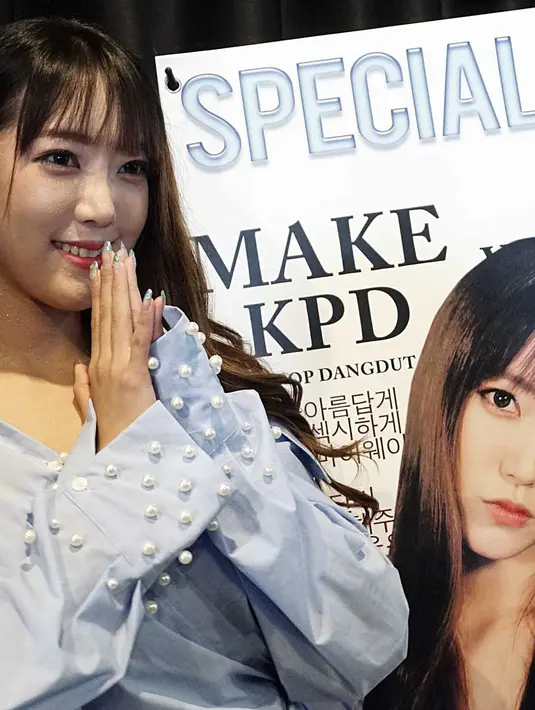 "Aku senang sama musik dangdut karena memang unik. Terus juga saya mau membuat hal baru, nyanyi dangdut sambil dance K-Pop biar lebih bagus," jelasnya. (Deki Prayoga/Bintang.com)