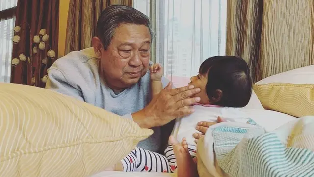 SBY bersama cucu