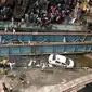 Flyover Sedang Dibangun Runtuh, 10 Tewas- Ratusan Terjebak (Reuters)