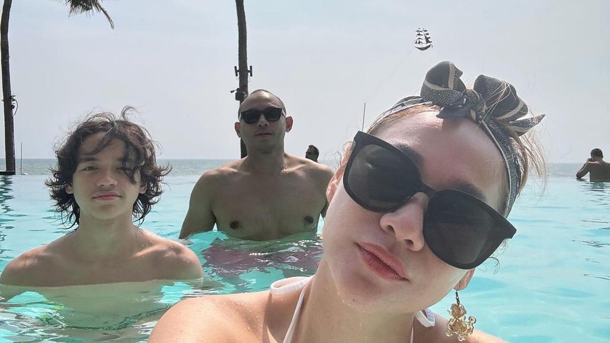 Liburan Seru BCL di Bali, Intip Momen Manis Bersama Suami dan Anak yang Bikin Kagum