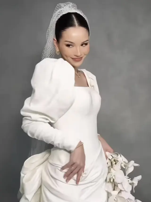 Alyssa Daguise dengan Riasan Wajah Bernuansa Warm. Tik Tok Alyssa