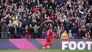 Liverpool justru kembali menjauh dengan unggul 3-0 pada menit ke-52. Roberto Firmino mencetak gol keduanya lewat aksi individunya. (PA via AP/Tess Derry)