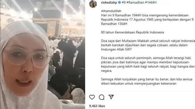 Rieke Diah Pitalok saat berada di Masjidil Haram, Mekkah.