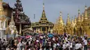 Di berbagai negara dengan mayoritas Buddha, Waisak dirayakan dengan berbagai tradisi, seperti prosesi, doa bersama, pemberian sedekah, dan festival lampion. (Sai Aung MAIN/AFP)