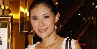 Sudah banyak para seniman yang banting stir ke dunia politik. Tetapi tidak dengan Olga Lydia yang menolak beberapaa tawaran di dunia politik.