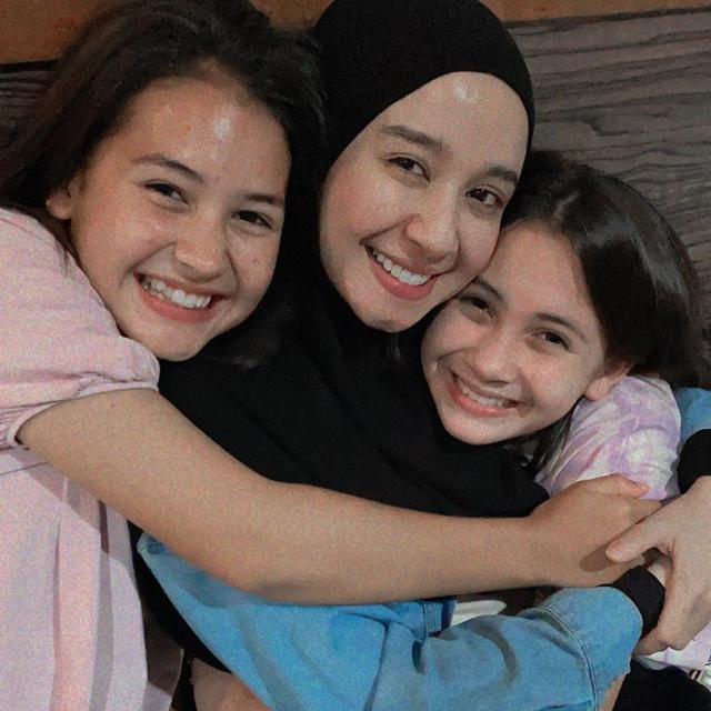 6 Momen Temu Kangen Sandrinna Michelle dan Laudya Cynthia Bella, Lepas Rindu