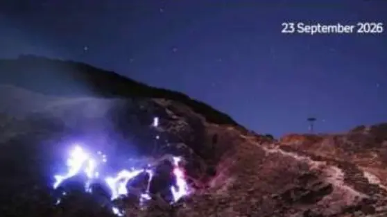 Blue Fire Muncul di Kawah Manuk, Badan Geologi Ingatkan Ancaman Gas Beracun