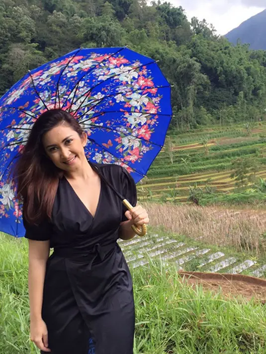 "Pengajuan gugatan lebih kepada tidak adanya kecocokan. Mereka udah sepakat (cerai). Saya udah konfirmasi juga sama Mas Zack Lee juga dan beliau memang menyetujui berpisah secara baik-baik, musyawarah dan mufakat," tegas Sandy. (Instagram/nafaurbach)