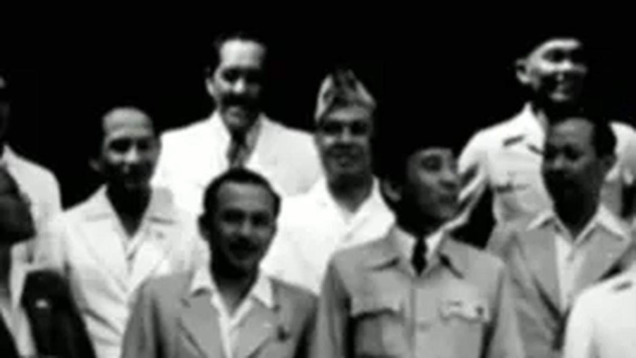 Kabinet Presidensial merupakan kabinet pertama yang dibentuk pasca Proklamasi Kemerdekaan RI di bawah pemerintahan Presiden Soekarno dan Wakil Presiden Mohammad Hatta.